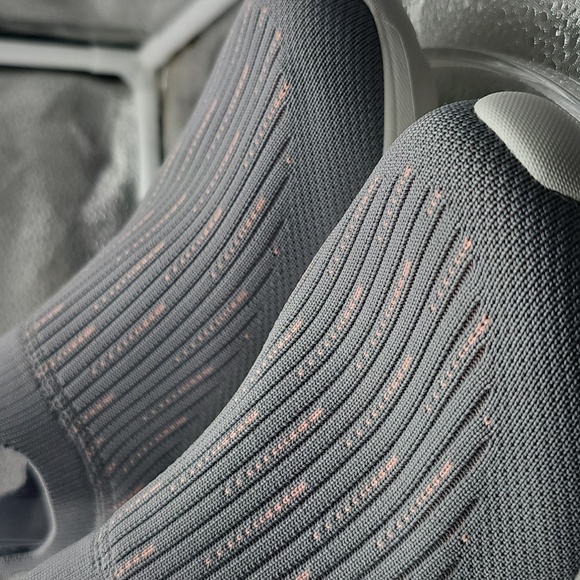 A Gray Slip- On Shoes Sz 8 - Picture 2 of 9